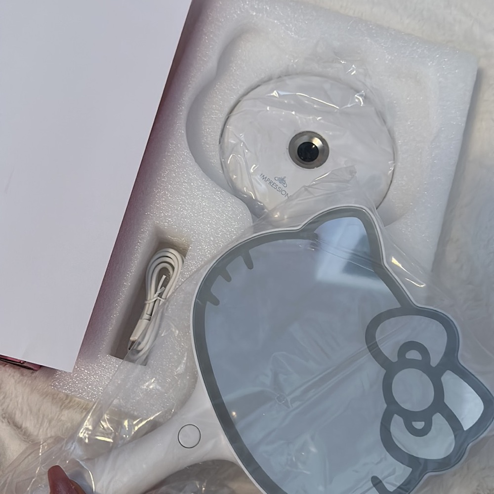 Impression Vanity Hello Kitty Led Hand Mirror Wit… - image 5
